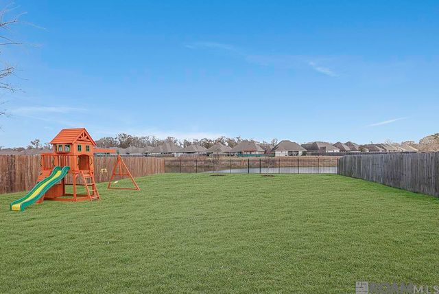 9311 Falling Oak Dr, Baton Rouge, LA 70817