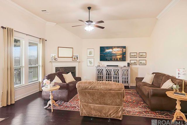 9311 Falling Oak Dr, Baton Rouge, LA 70817