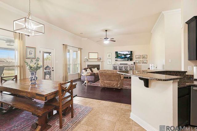 9311 Falling Oak Dr, Baton Rouge, LA 70817