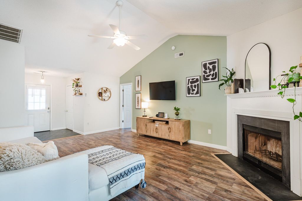 Image 10 of property listing at 1260 Lakefront Drive, Charleston, SC 29412