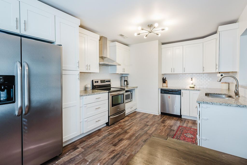 Image 12 of property listing at 1260 Lakefront Drive, Charleston, SC 29412