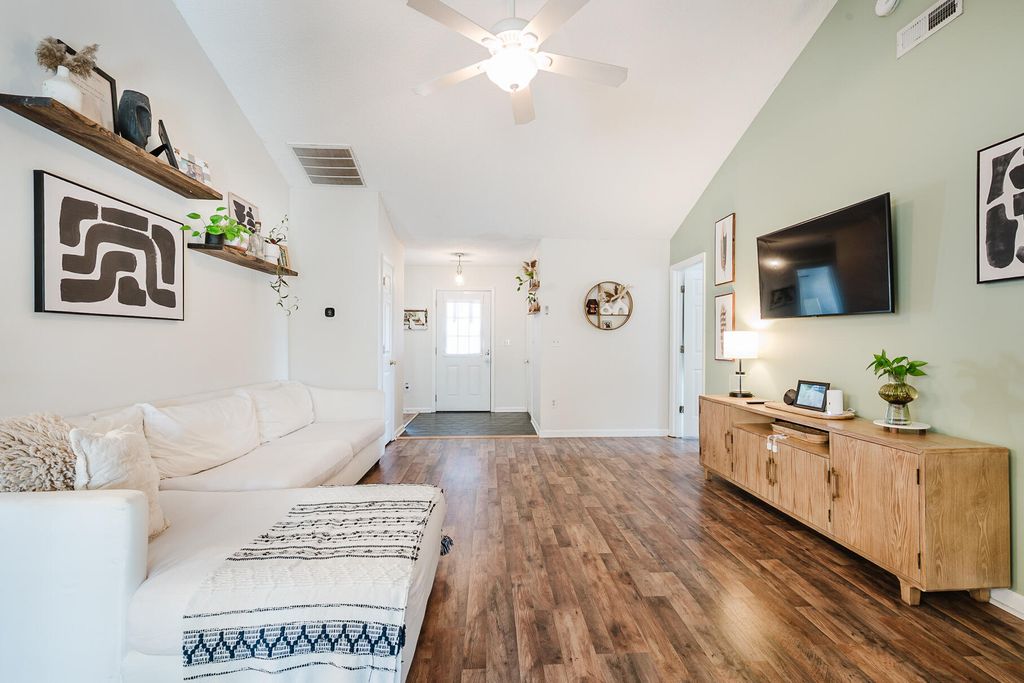 Image 6 of property listing at 1260 Lakefront Drive, Charleston, SC 29412