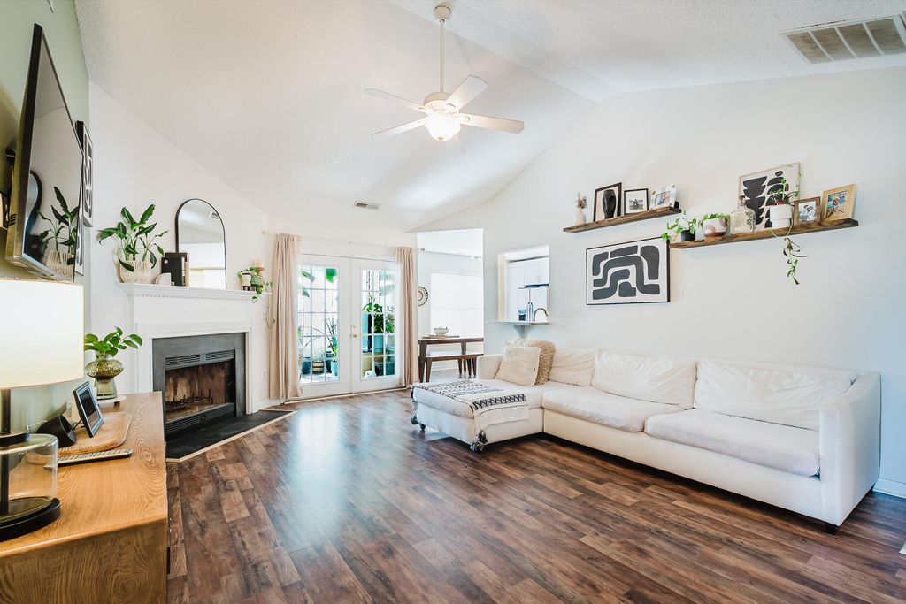 Image 9 of property listing at 1260 Lakefront Drive, Charleston, SC 29412