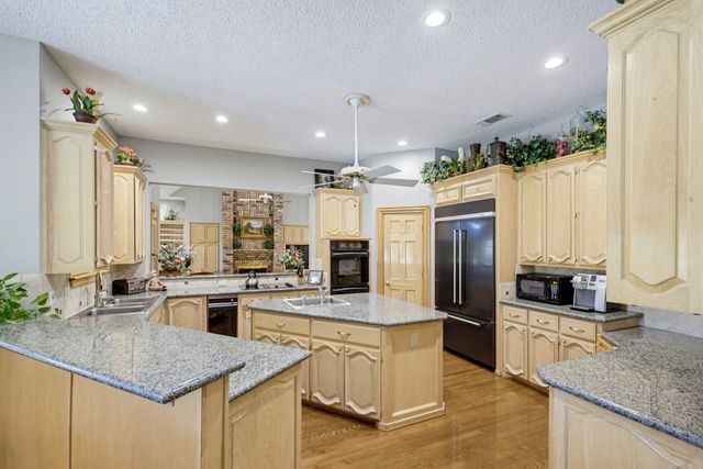 6200 Forest Highlands Drive, Fort Worth, TX 76132