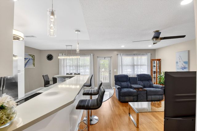 209 Somerset K, West Palm Beach, FL 33417