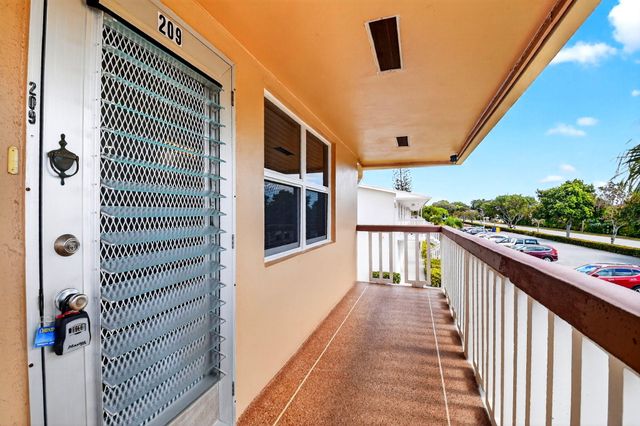 209 Somerset K, West Palm Beach, FL 33417