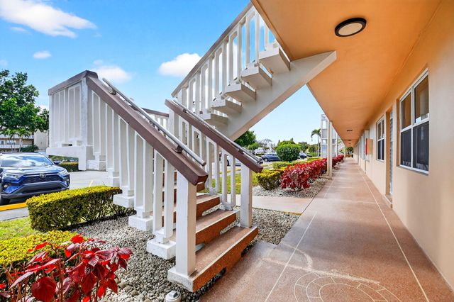 209 Somerset K, West Palm Beach, FL 33417