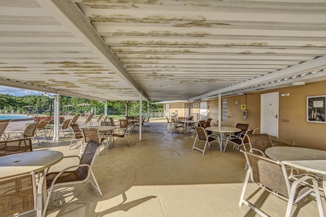 209 Somerset K, West Palm Beach, FL 33417