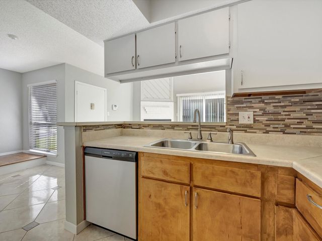 260 El Dorado Boulevard 1805, Houston, TX 77598