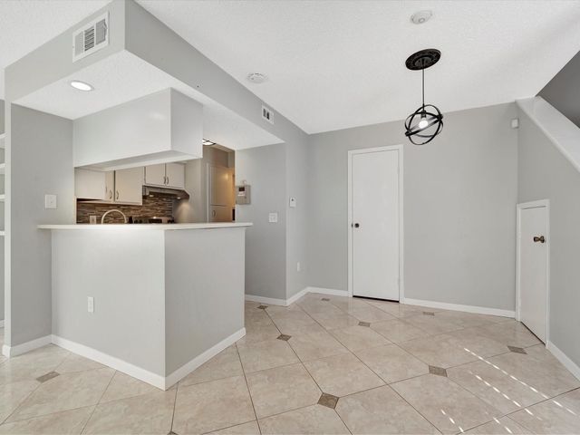 260 El Dorado Boulevard 1805, Houston, TX 77598