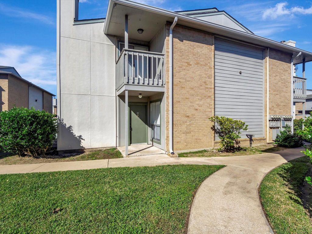 260 El Dorado Boulevard 1805, Houston, TX 77598