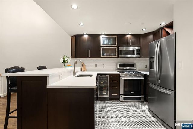 518 Gregory Avenue 201, Weehawken, NJ 07086