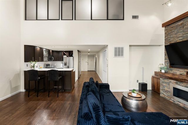 518 Gregory Avenue 201, Weehawken, NJ 07086