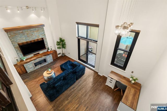 518 Gregory Avenue 201, Weehawken, NJ 07086