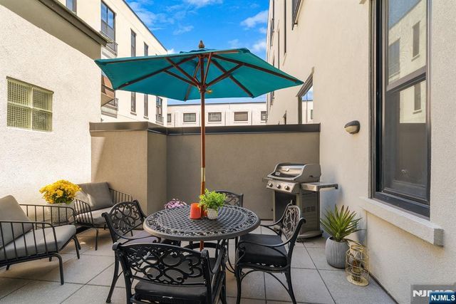 518 Gregory Avenue 201, Weehawken, NJ 07086