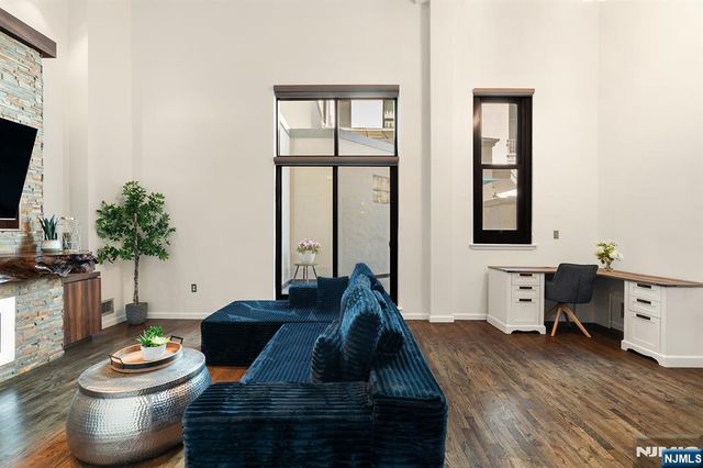 518 Gregory Avenue 201, Weehawken, NJ 07086