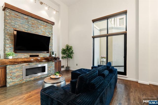 518 Gregory Avenue 201, Weehawken, NJ 07086