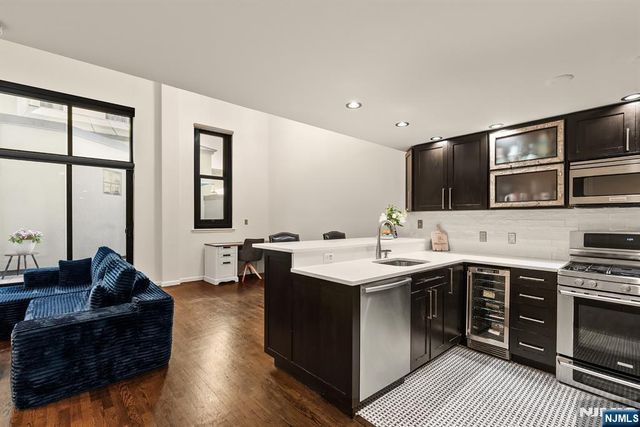 518 Gregory Avenue 201, Weehawken, NJ 07086