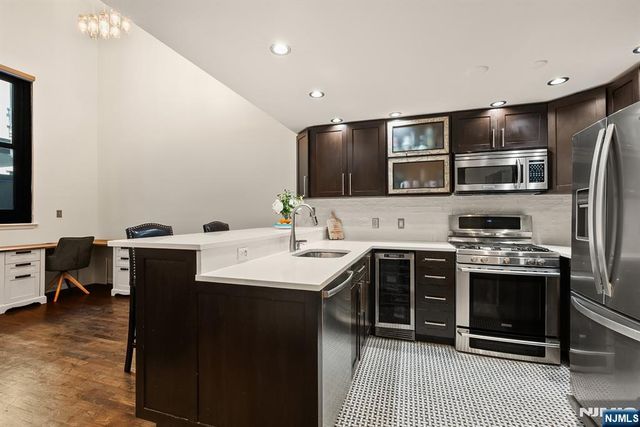 518 Gregory Avenue 201, Weehawken, NJ 07086