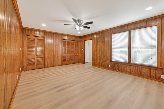 729 Loggins Drive, West Columbia, TX 77486