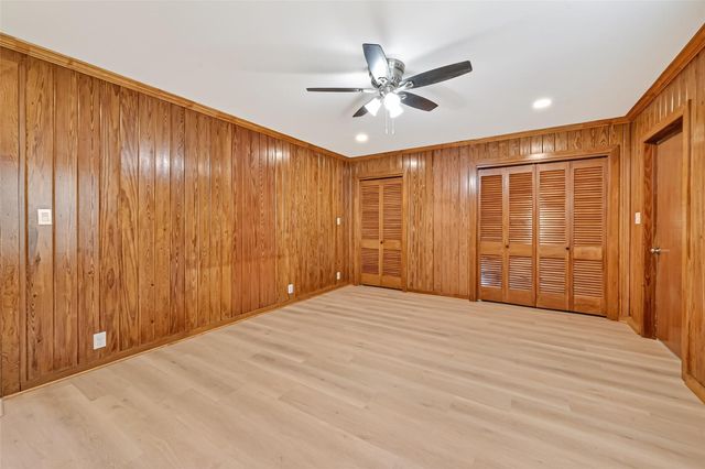 729 Loggins Drive, West Columbia, TX 77486