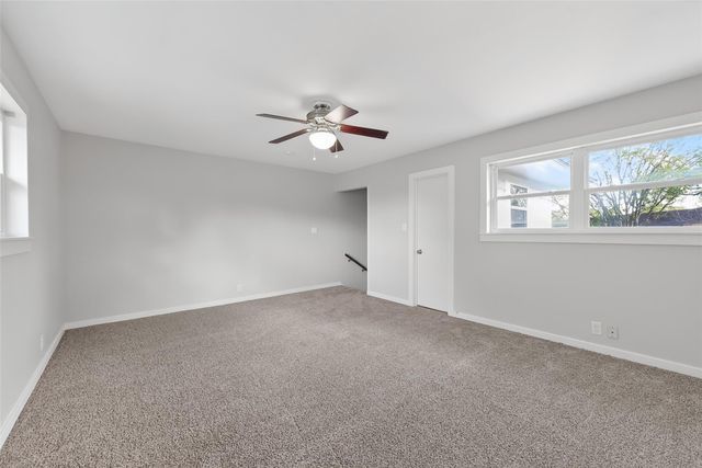 729 Loggins Drive, West Columbia, TX 77486