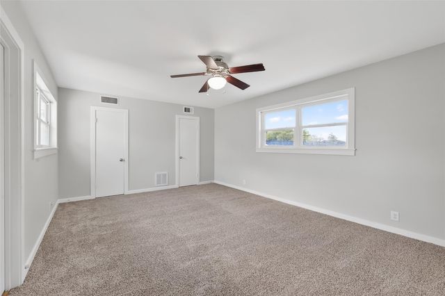 729 Loggins Drive, West Columbia, TX 77486