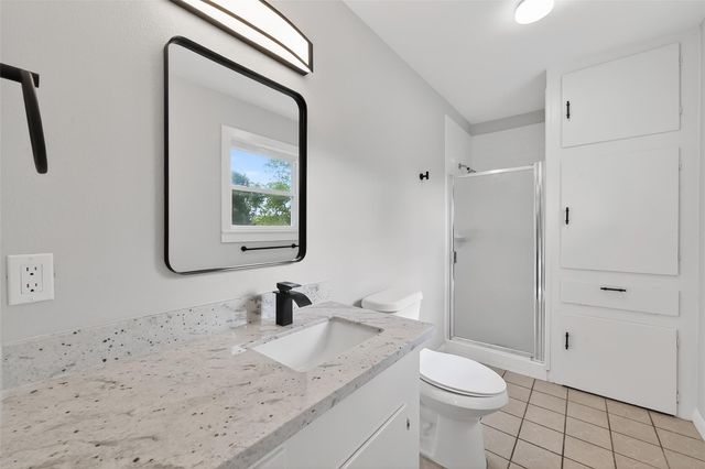 729 Loggins Drive, West Columbia, TX 77486