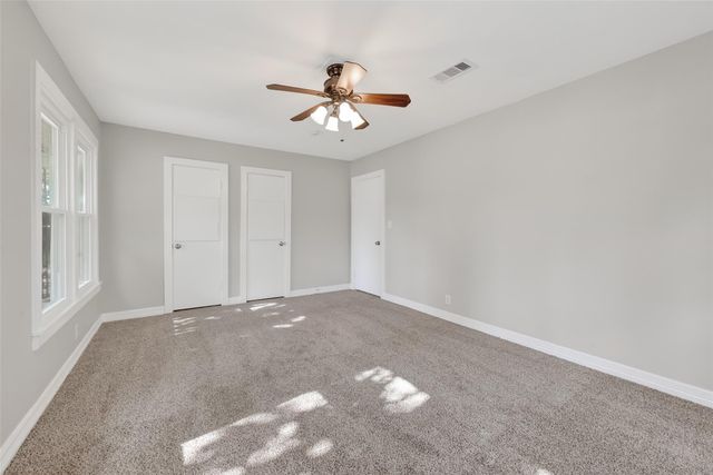 729 Loggins Drive, West Columbia, TX 77486