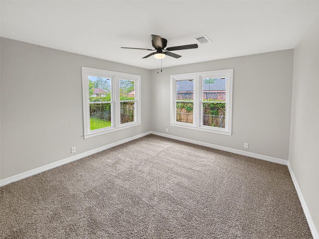 729 Loggins Drive, West Columbia, TX 77486