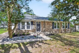 729 Loggins Drive, West Columbia, TX 77486