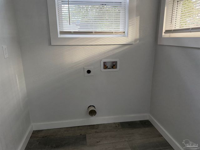 51 W Carver Dr, Pensacola, FL 32507