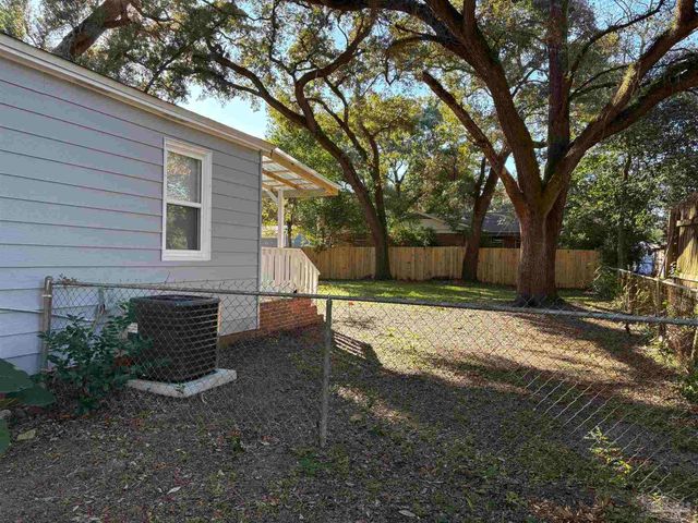 51 W Carver Dr, Pensacola, FL 32507