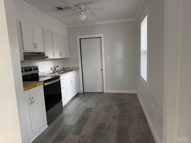 51 W Carver Dr, Pensacola, FL 32507