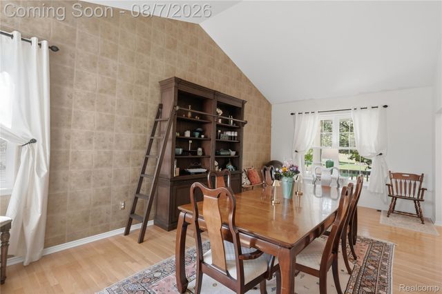 505 E Peninsula Court, Oxford Charter Township, MI 48371