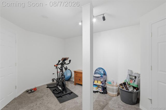 505 E Peninsula Court, Oxford Charter Township, MI 48371