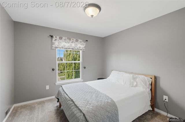 505 E Peninsula Court, Oxford Charter Township, MI 48371