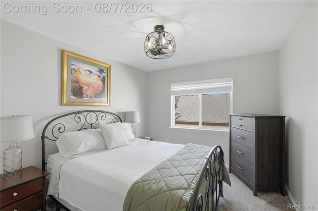 505 E Peninsula Court, Oxford Charter Township, MI 48371