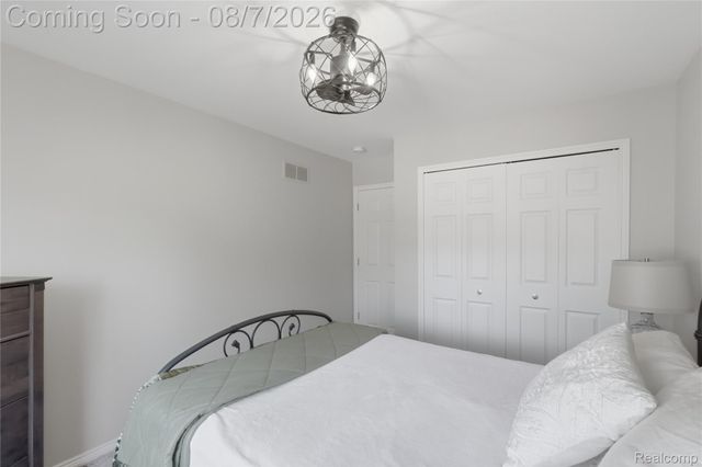 505 E Peninsula Court, Oxford Charter Township, MI 48371
