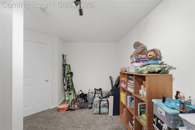 505 E Peninsula Court, Oxford Charter Township, MI 48371