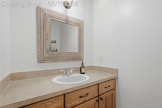 505 E Peninsula Court, Oxford Charter Township, MI 48371