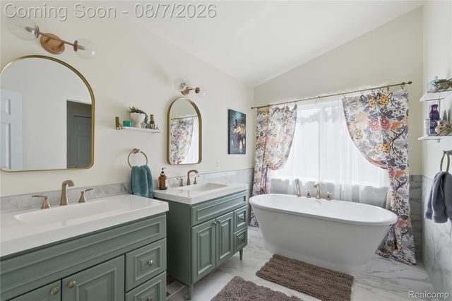 505 E Peninsula Court, Oxford Charter Township, MI 48371