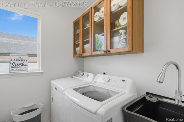 505 E Peninsula Court, Oxford Charter Township, MI 48371