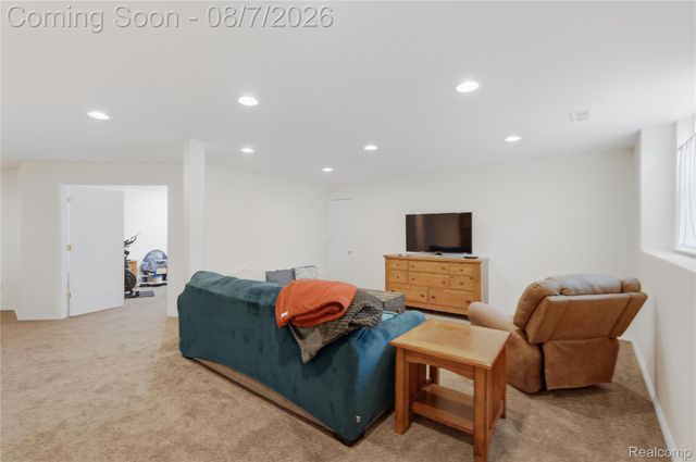 505 E Peninsula Court, Oxford Charter Township, MI 48371