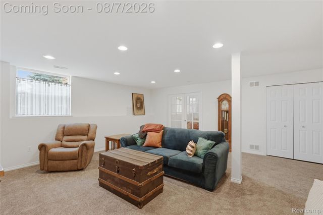 505 E Peninsula Court, Oxford Charter Township, MI 48371