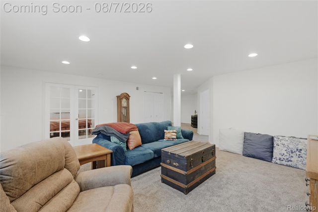 505 E Peninsula Court, Oxford Charter Township, MI 48371