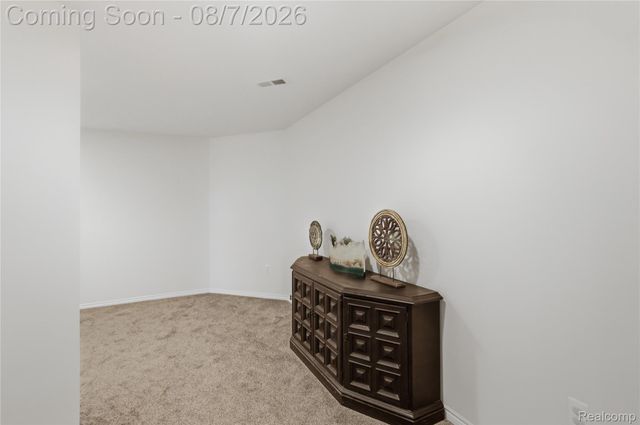 505 E Peninsula Court, Oxford Charter Township, MI 48371