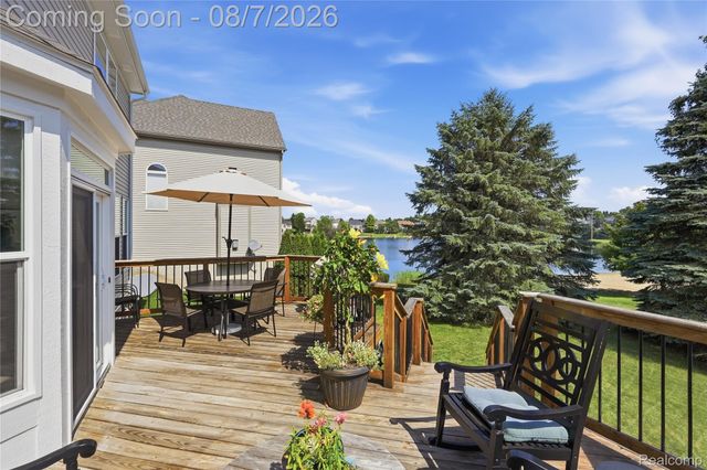 505 E Peninsula Court, Oxford Charter Township, MI 48371
