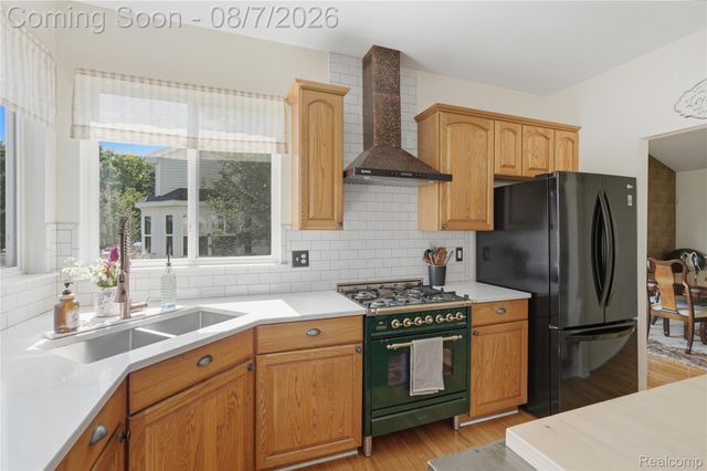 505 E Peninsula Court, Oxford Charter Township, MI 48371