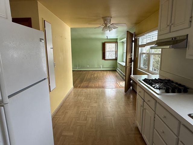 8 Sycamore Cir, Millbury, MA 01527